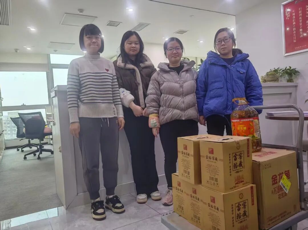 山河壮美添新景，门庭吉庆纳厚福-长风融通祝大家：过年好！